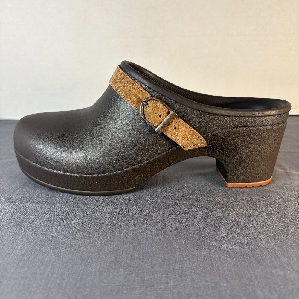 Share CROCS Sarah Belted Clogs Brown w/ Tan Suede Leather Strap. Women's size 8